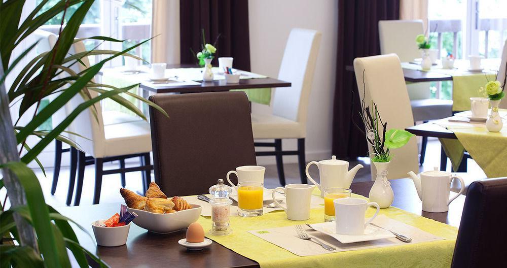 Relais De L'abbaye Hotel Charlieu Bagian luar foto