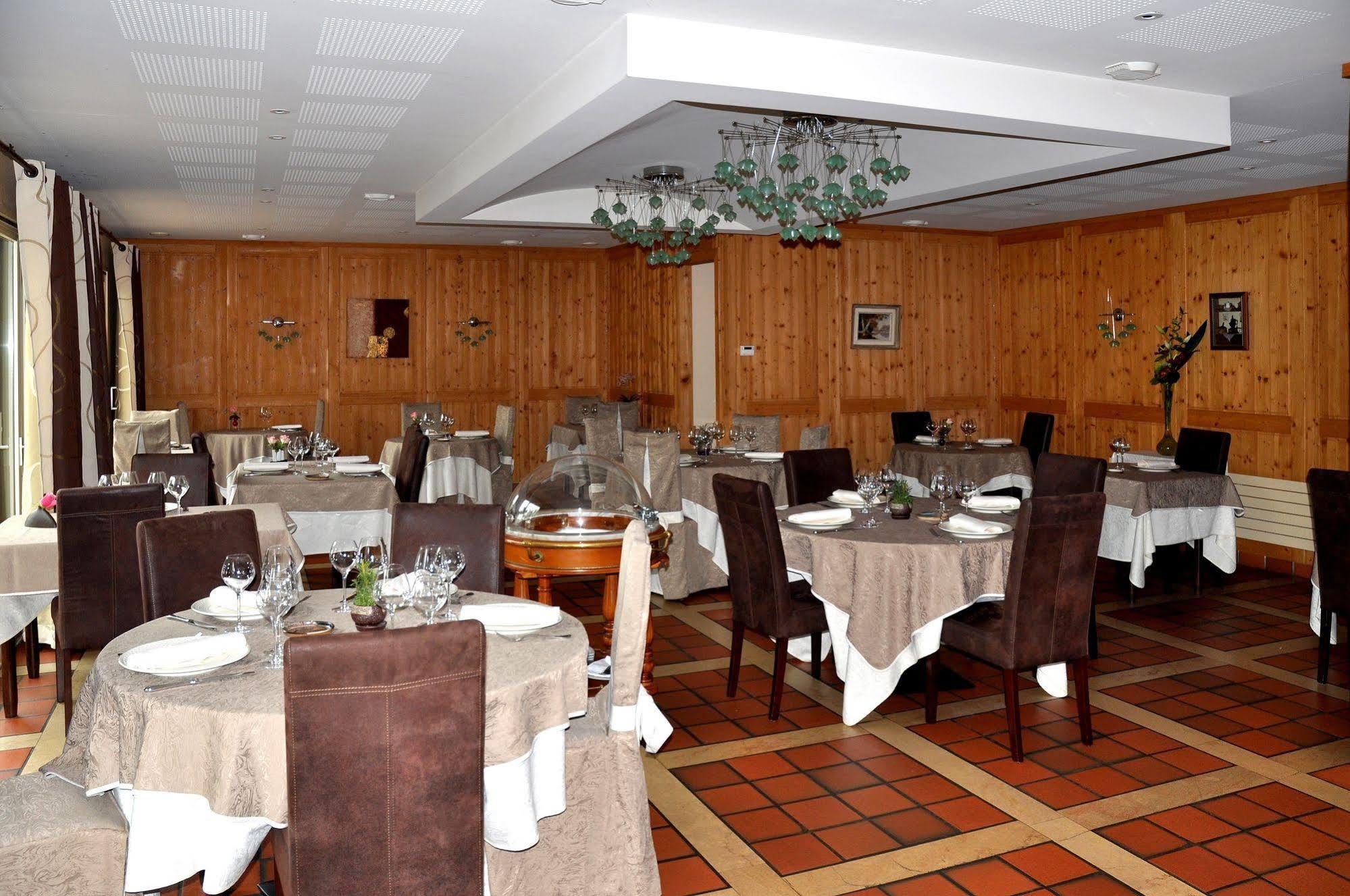 Relais De L'abbaye Hotel Charlieu Bagian luar foto